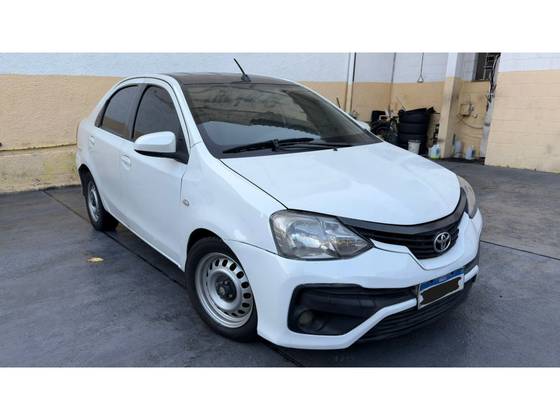 TOYOTA ETIOS 1.5 XS 16V FLEX 4P AUTOMÁTICO TOYOTA ETIOS 1.5 XS 16V FLEX 4P AUTOMÁTICO